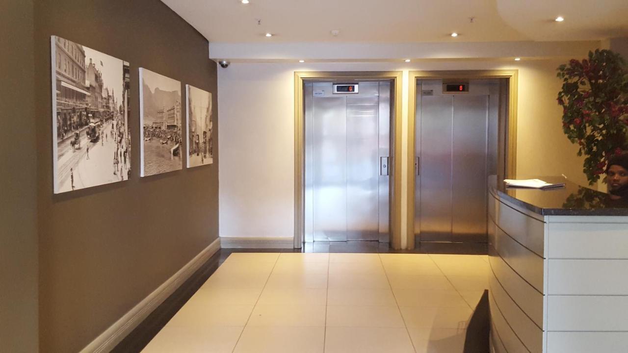 818 Four Seasons Apartment *