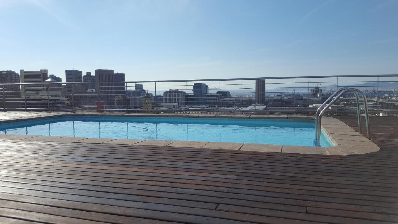 Apartment 818 Four Seasons